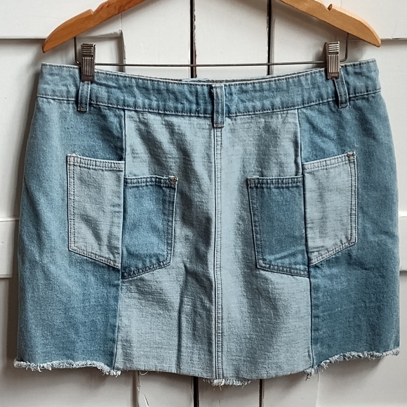 Women's C & V Chelsea & Violet Colorblock Blue Denim Mini Skirt | 30 - Picture 2 of 5